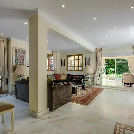 Apartment Matahari 4 *