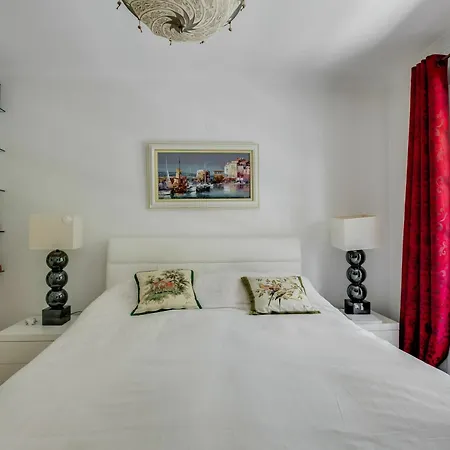 Matahari 4 Apartamento
