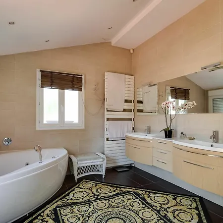 Matahari 4 Apartamento